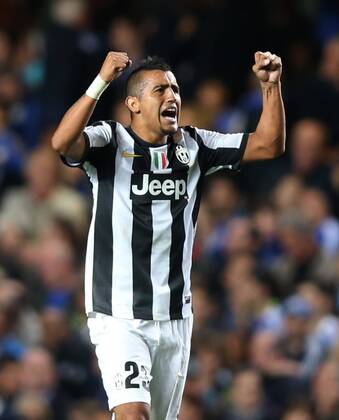 LONDON, Sept. 19, 2012 - Arturo Vidal of Juventus celebrates scoring during the UEFA Champions League Group E match between Chelsea and Juventus at Stamford Bridge in London, Britain, on Sept. 19, 2012. The match ended with a 2-2 draw.(Xinhua Wang Lili) BRITAIN-LONDON-SOCCER-UEFA-CHAMPIONS LEAGUE-CHELSEA VS JUVENTUS 