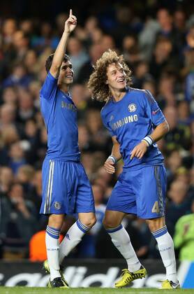LONDON, Sept. 19, 2012 - Brazilian Oscar (L) of Chelsea celebrates with his teammate and compatriot David Luiz during the UEFA Champions League Group E match between Chelsea and Juventus at Stamford Bridge in London, Britain, on Sept. 19, 2012. The match ended with a 2-2 draw.(Xinhua Wang Lili) BRITAIN-LONDON-SOCCER-UEFA-CHAMPIONS LEAGUE-CHELSEA VS JUVENTUS 