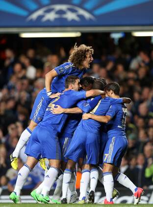 LONDON, Sept. 19, 2012 - Players of Chelsea celebrate Oscar s first scoring during the UEFA Champions League Group E match between Chelsea and Juventus at Stamford Bridge in London, Britain, on Sept. 19, 2012. The match ended with a 2-2 draw.(Xinhua Wang Lili) BRITAIN-LONDON-SOCCER-UEFA-CHAMPIONS LEAGUE-CHELSEA VS JUVENTUS 