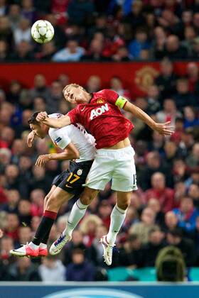 Manchester United s defender Nemanja Vidic and Galatasaray s forward Burak Yilmaz in action during the group H Manchester United (ManU) - Galatasaray Istanbul xTimxWilliamsx  ActionPlus11331465
