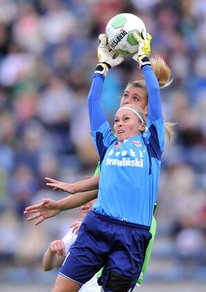 27.09.2012 - UEFA WOMEN CHAMPIONS LEAGUE SEASON 2012 2013 -- UNIA RACIBORZ - VFL WOLFSBURG -- DARIA ANTONCZYK, ALEXANDRA POPP -  20120927LUK047