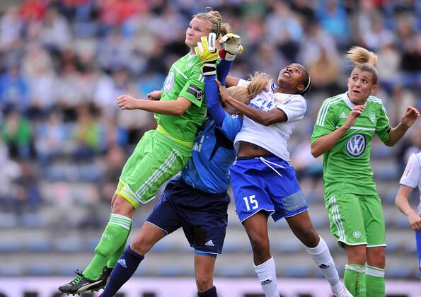 27.09.2012 - UEFA WOMEN CHAMPIONS LEAGUE SEASON 2012 2013 -- UNIA RACIBORZ - VFL WOLFSBURG -- ALEXANDRA POPP, DARIA ANTONCZYK, GLORIA CHINASA OKORO -  20120927LUK055