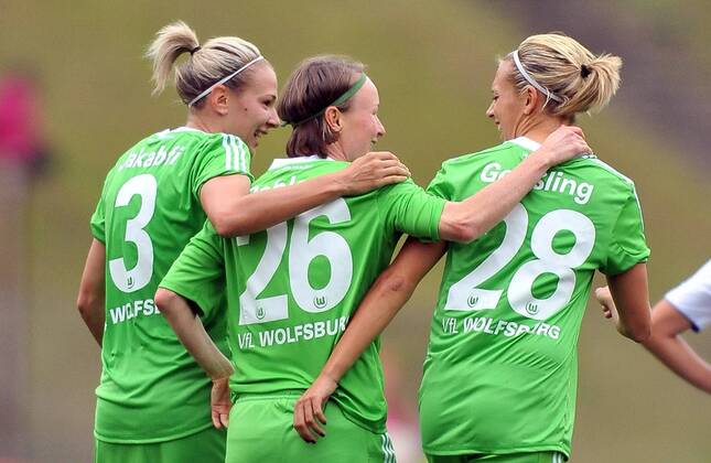 27.09.2012 - UEFA WOMEN CHAMPIONS LEAGUE SEASON 2012 2013 -- UNIA RACIBORZ - VFL WOLFSBURG -- ZSANETT JAKABFI, CONNY POHLERS, LENA GÖSSLING -  20120927LUK078