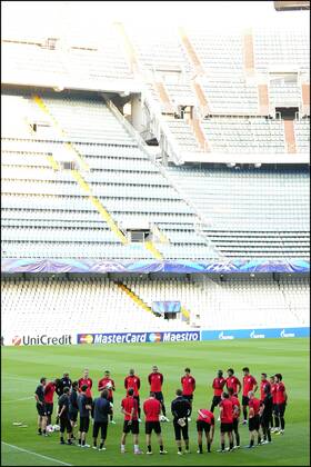 Rudi Garcia and players - OSC Lille (LOSC) - Training - Champions League - 01 10 2012 JBAutissier Panoramic 