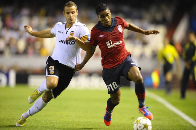 Oct. 02, 2012: Roberto Soldado player of Valencia and Franck BERIA player of Lille, during the match between Valencia CF and OSC Lille, played at Mestalla stadium, Valencia, Spain. 