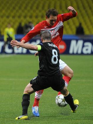 ITAR-TASS: MOSCOW, RUSSIA. OCTOBER 2, 2012. Spartak Moscow s Aiden McGeady (in red) and Celtic s Scott Brown (8) battle for the ball in their UEFA Champions League Group G football match at Luzhniki Stadium. Celtic F.C. won the game 2-3.  RE109CE0
