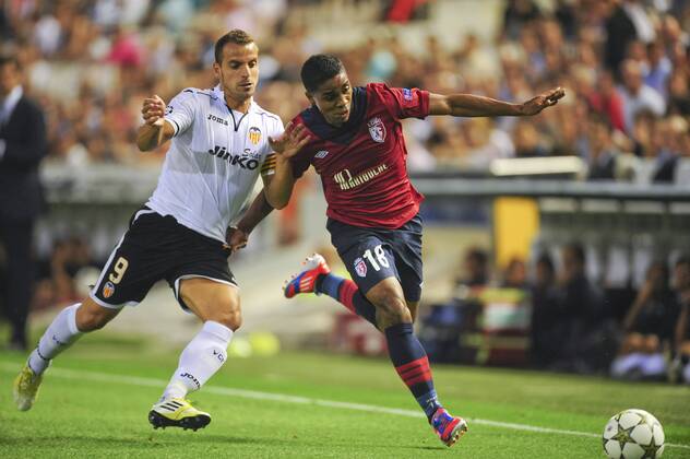 Roberto Roberto Soldado (Valencia) vs Franck Beria (Lille) FOOTBALL : FC Valencia vs Lille OSC - Champions League - 02 10 2012 JBAutissier Panoramic 