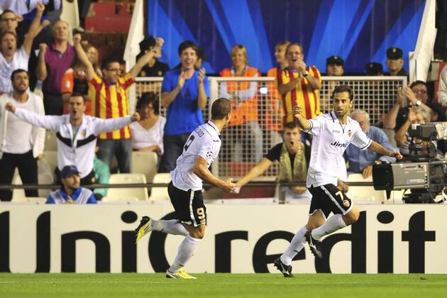 Jonas (Valencia) jubelt FOOTBALL : FC Valencia vs Lille OSC - Champions League - 02 10 2012 JBAutissier Panoramic 