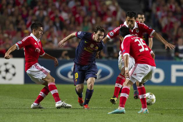 2 October 2012 - Lisbon, Portugal - Lionel Messi FC Barcelona forward passsing by SL Benfica players during the UEFA Champions League soccer match between SL Benfica and FC Barcelona for group stage - group D, at SL Benfica, Luz stadium in Lisbon. 