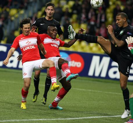 Russian Federation. Moscow. 02 oct. 2012. Olympic stadium LUZHNIKI . Group stage of UEFA CHAMPIONS LEAGUE 2012-2013. FC SPARTAK Moscow - CELTIC-Glasgow. 6.Kelvin Wilson (CELTIC-Glasgow) vs 29. Emenike Emmanuel ( SPARTAK Moscow) (center). 