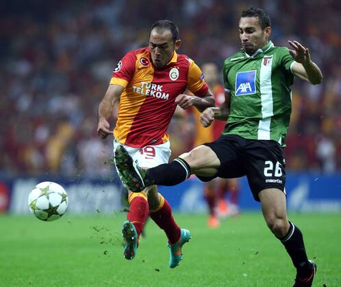 UEFA Champions league group H soccer match between Galatasaray v Braga SC (Sporting) at Turk Telekom Arena Stadium in Istanbul, Turkey. 02.10.2012 Match Scored: Galatasaray 0 - Braga 2 Pictured: Umut Bulut (L) of Galatasaray and Paulo Vinicius (R) of Braga. 