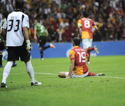 UEFA Champions league group H soccer match between Galatasaray v Braga SC (Sporting) at Turk Telekom Arena Stadium in Istanbul, Turkey. 02.10.2012 Match Scored: Galatasaray 0 - Braga 2 Pictured: Umut Bulut (C) of Galatasaray. 