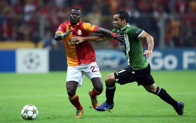 UEFA Champions league group H soccer match between Galatasaray v Braga SC (Sporting) at Turk Telekom Arena Stadium in Istanbul, Turkey. 02.10.2012 Match Scored: Galatasaray 0 - Braga 2 Pictured: Emmanuel Eboue (L) of Galatasaray and Ismaily Gonçalves dos Santos of Braga. 