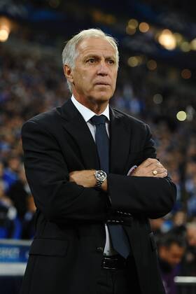 Fußball Champions League Schalke 04 - HSC Montpellier am 03.10.2012 in der Veltins-Arena in Gelsenkirchen Rene Girard ( Trainer Montpellier )