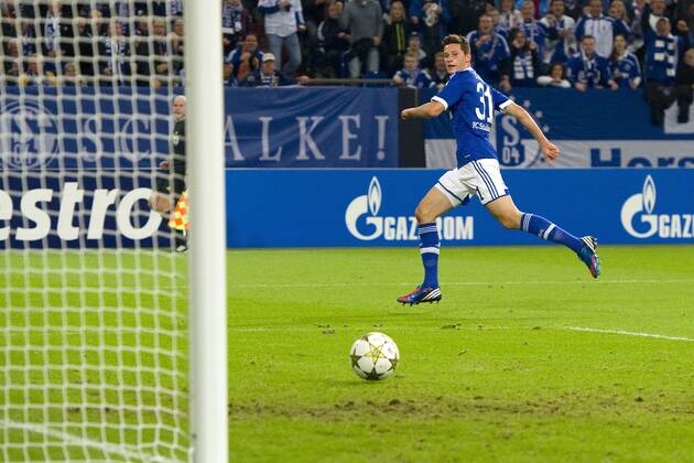 Julian DRAXLER (GE) schiesst das Tor zum 1:1 Ausgleich fuer Schalke 04, Aktion, Fussball Champions League, Vorrunde 2. Spieltag, FC Schalke 04 (GE) - Montpellier HSC (MP), am 03.10.2012 in Gelsenkirchen Deutschland