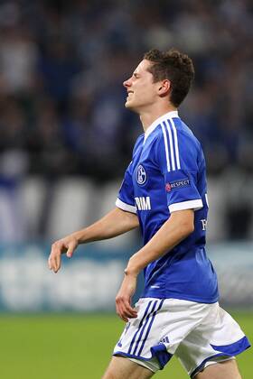 Fußball Champions League Schalke 04 - HSC Montpellier am 03.10.2012 in der Veltins-Arena in Gelsenkirchen Julian Draxler ( Schalke ) mit gebrochenem Handgelenk