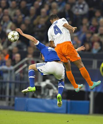 Gelsenkirchen, 03.10.2012, Veltins Arena, Fußball Benedikt Höwedes (S04), Hilton (HSC) FC Schalke 04 - Montpellier HSC