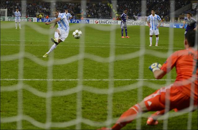Joaquin ( Malaga ) Elfmeter : RSC Anderlecht vs FC Malaga - Ligue des Champions - 03 10 2012 PhotoNews