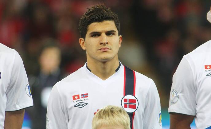 12.10. 2012 Stade de Suisse Bern , SCHWEIZ , Herren WM Qualifikationsspiel Saison 2012 2013 Schweiz - Norwegen Tarik Elyounoussi (Norwegen) ; Einzelbild , Portrait , Nationalhymne