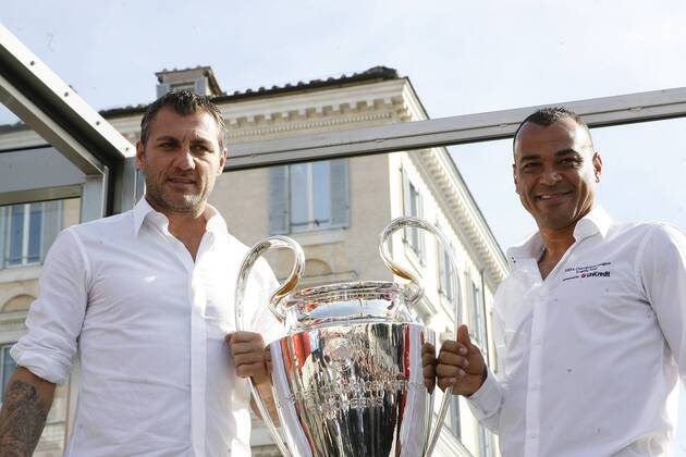Christian Vieri e Marcos Cafu Rom 19 10 2012 Piazza del Popolo, Ankunft des Champions League Pokals. Photo Matteo Minnella Insidefoto Matteo Minnella