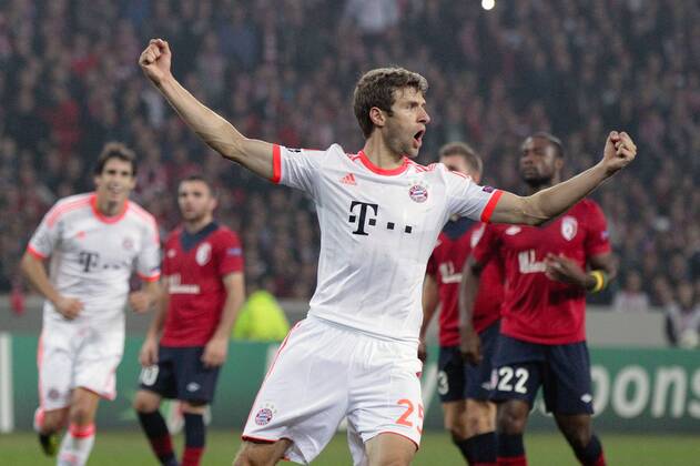 Thomas MUELLER (FC Bayern München - 25) Jubel, Freude nach seinem Elfmetertor zum 0-1 23.10.2012 Fussball Champions League Vorrunde 3. Spieltag Gruppe F OSC Lille (Frankreich, France - FRA) - FC Bayern München (Deutschland - GER) Fussball Herren Saison 2012-2013