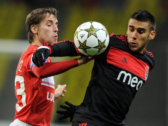 MOSCOW, RUSSIA. OCTOBER 23, 2012. Spartak s Dmitry Kombarov (red) and Eduardo Salvio of FC Benfica in action in their UEFA Champions League game in Moscow.  premiumd RE10B82F