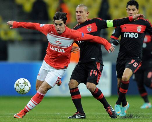 MOSCOW, RUSSIA. OCTOBER 23, 2012. Spartak s Jose Jurado, Benfica s Maxi Pereira and Enzo Perez (L-R) in action in their UEFA Champions League game in Moscow.  premiumd RE10B832