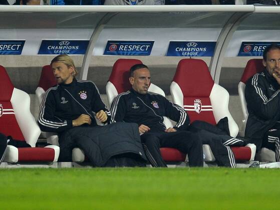 23.10.2012, Fussball Championsleague 2012 2013, Vorrundenspiel, OSC Lille (LOSC) - FC Bayern München, in Lille (Frankreich). Franck Ribery (mitte, München) wurde in der Halbzeit ausgewechselt.