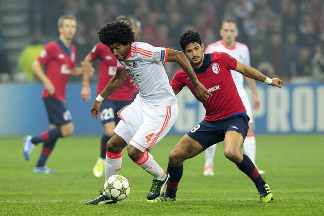 Tulio De Melo (Lille) vs Dante (Bayern) FOOTBALL : Lille vs Bayern de Munich - ligue des champions - 23 10 2012 JBAutissier Panoramic 