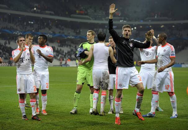 23.10.2012, Fussball Championsleague 2012 2013, Vorrundenspiel, OSC Lille (LOSC) - FC Bayern München, in Lille (Frankreich). Thomas Müller (re, Bayern München) und die Mannschaft beim Schlussjubel.