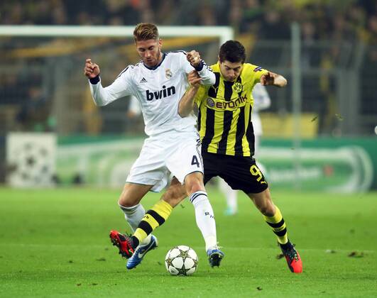 Sergio Ramos, Robert Lewandowski Zweikampf Aktion Spielszene BvB Borussia Dortmund - Real Madrid 24.10.2012 Fußball Fussball Signal-Iduna-Park Dortmund Herren UEFA Championsleague Saison 2012 2013