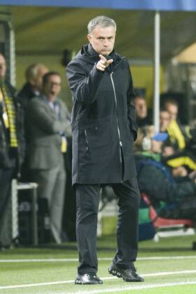 Trainer Jose MOURINHO (RM) gibt Anweisungen. Fussball Champions League, Vorrunde 3. Spieltag, Borussia Dortmund (DO) - Real Madrid (RM), am 24.10.2012 in Dortmund Deutschland Â