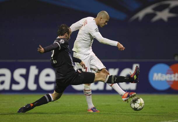 Zagreb, Stadion Maksimir, 10 24 12, - UEFA Champion League 2012 13 season, Group A GNK Dinamo Zagreb (blue) - Paris Saint-Germain FC (white). Jeremy MENEZ, (7-PSG) and Ante PULJIC (2-Dinamo)