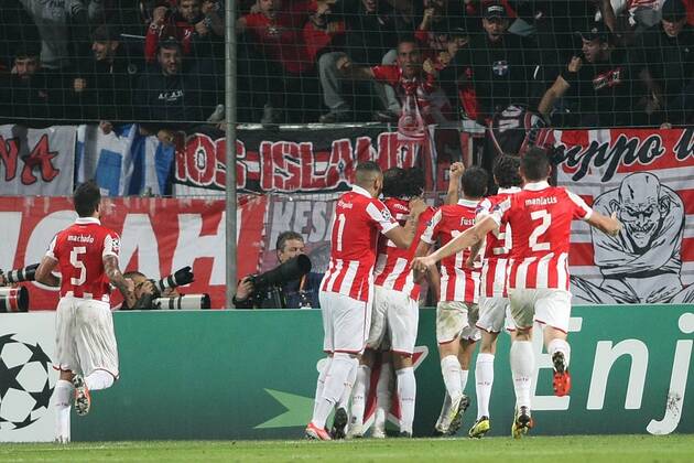 Jubel Olympiakos Piräus mit Fans - RichardGosselinxPanoramic 