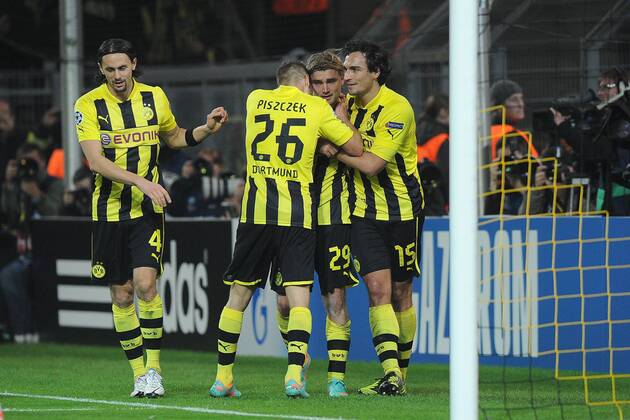 Fußball Champions League Borussia Dortmund BVB - Real CF Madrid am 24.10.2012 im Signal Iduna Park in Dortmund Torjubel Dortmund zum 2:1 durch Marcel Schmelzer ( Dortmund ) V.l.n.r.: Neven Subotic ( Dortmund ) - Lukasz Piszczek ( Dortmund ) - Marcel Schmelzer ( Dortmund ) - Mats Hummels ( Dortmund )
