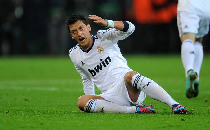 FUSSBALL CHAMPIONS LEAGUE SAISON 2012 2013 GRUPPENPHASE Borussia Dortmund BVB - Real CF Madrid 24.10.2012 Mesut Özil (Real Madrid) 