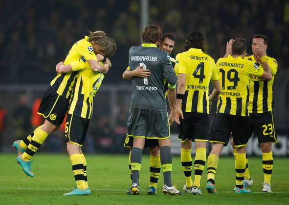 Jubel nach dem Spiel: Marcel SCHMELZER, Lukasz PISZCZEK, Torwart Roman WEIDENFELLER, Sebastian KEHL, Neven SUBOTIC, Kevin GROSSKREUTZ und Julian SCHIEBER (vl alleDOR) Fussball international - UEFA Championsleague Saison 2012 2013, Gruppenphase: Borussia Dortmund - Real Madrid in Dortmund, Deutschland am 24.10.2012,