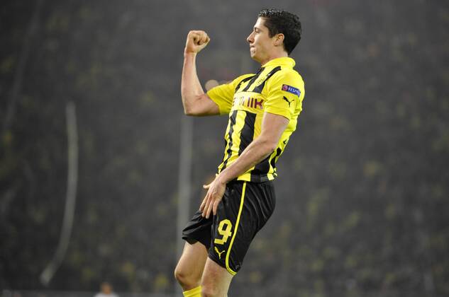 Borussia Dortmund - Real Madrid - Champions League 2012 2013 - Group D - Matchday 3 Giornata Real Madrid initial line-up before the match Robert Lewandowski celebrating his goal ( 1-0 ) Signal Iduna Park ( Westfalen Stadion) - Dortmund - Germany - 23 10 2012 
