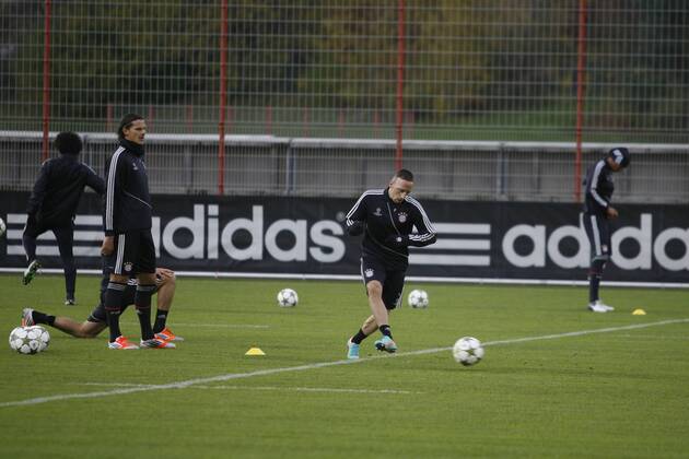 Daniel Van Buyten Franck Ribery FOOTBALL : Conference et entrainement Bayern Munich - Champions League - 06 11 2012 GwendolineLeGoff Panoramic 