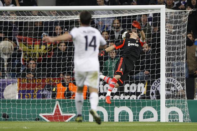 06.11.2012 Madrid, Spain. Champions League Real Madrid CF vs Borussia Dortmund (2-2) at Santiago Bernabeu stadium. The picture shows Iker Casillas (spanish goalkeeper of Real Madrid)as he is beaten for the Dortmund first goal xEnriquexdexlaxFuentex  ActionPlus20147362