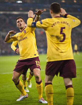 Gelsenkirchen, 06.11.2012, Veltins Arena, Fußball Torjubel: Olivier Giroud (London), Thomas Vermaelen (London) FC Schalke 04 - Arsenal London