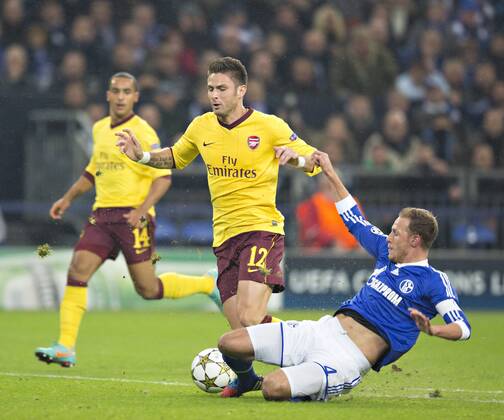 Gelsenkirchen, 06.11.2012, Veltins Arena, Fußball Olivier Giroud (London), Benedikt Höwedes (S04) FC Schalke 04 - Arsenal London