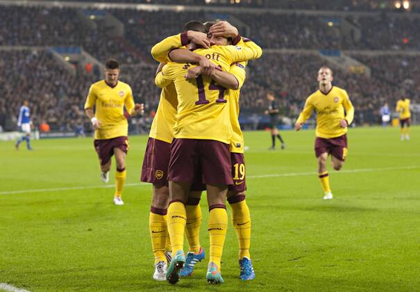 Gelsenkirchen, 06.11.2012, Veltins Arena, Fußball Torjubel: Theo Walcott (London), Santi Cazorla (London) FC Schalke 04 - Arsenal London