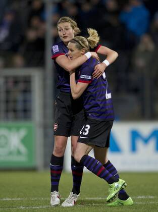 Jubel nach dem Tor zum 2-3: Torschuetzin Kelly SMITH jubelt mit Ellen WHITE (l beideLON). Fussball Frauen UEFA Championsleague - Saison 2012 2013: 1.FFC Turbine Potsdam - FC Arsenal London in Potsdam, Deutschland am 07.11.2012,