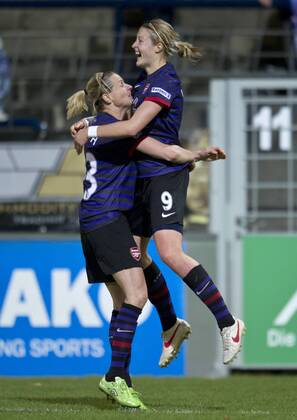 Jubel nach dem Tor zum 3-4: Torschützin Ellen WHITE (r) jubelt mit Kelly SMITH (l beideLON) Fussball Frauen UEFA Championsleague - Saison 2012 2013: 1.FFC Turbine Potsdam - FC Arsenal London in Potsdam, Deutschland am 07.11.2012,