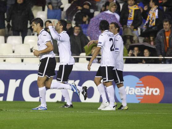 07-11-12 CHAMPIONS LEAGUE VALENCIA CF - BATE BORISOV GOAL Jonas Goncalves Oliveira (.L) celebrate 