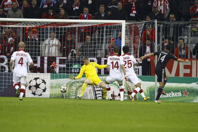 Claudio Pizarro (Bayern München) gegen Mickael Landreau (Lille) FC Bayern München vs OSC Lille (LOSC) xGwendolineLeGoffxPanoramicx 