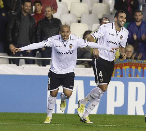 07-11-12 CHAMPIONS LEAGUE VALENCIA CF - BATE BORISOV Sofiane FEGHOULI und Adil Rami jubeln 