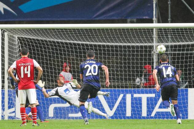 Rooney scored a penalty kick goal to Manchester United during the UEFA Champions League match against SC Braga, at Estadio Axa in Braga, Portugal