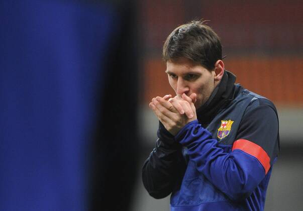 ITAR-TASS: MOSCOW, RUSSIA. NOVEMBER 19, 2012. Barcelona s Lionel Messi during a training session at Luzhniki Stadium ahead of their UEFA Champions League Group G .  RE10DD0E